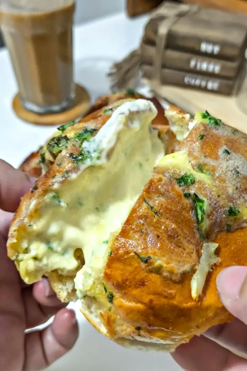 korean cream cheese garlic buns Recipe step 6